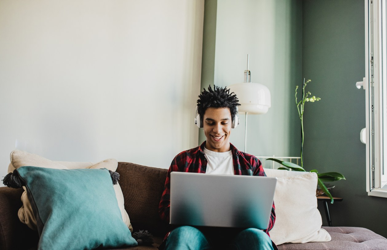 Student building credit responsibly while in college